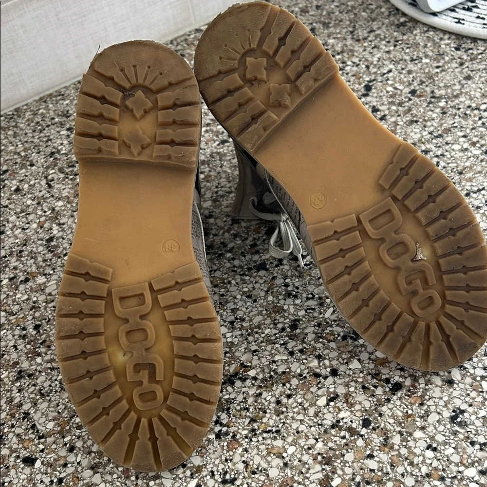 DOGO Vegan  Boots "Go Back to Being Yourself" - Picture 5 of 10